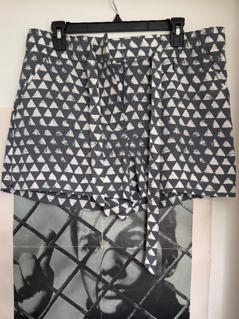NWT LOFT Gray White Triangle Print Belted Shorts Size 12P